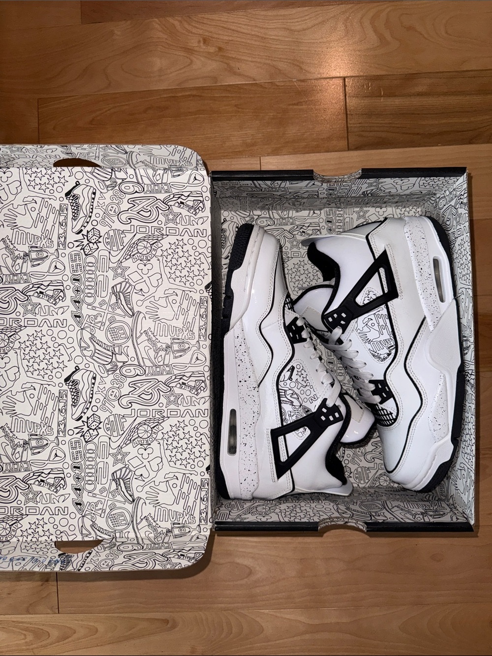 Air Jordan RETRO 4s SE DIY BNIB 7Y/W9